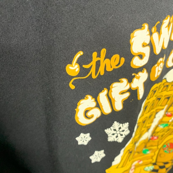 Vans Christmas Sweetest Gift is Giving T-Shirt - Picture 4 of 4